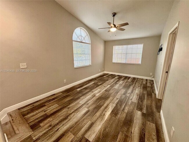 Foto del edificio - 8769 SW 215th Terrace