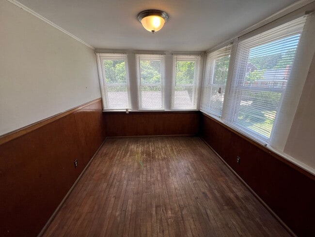 Building Photo - 1005 Claytonia Terrace