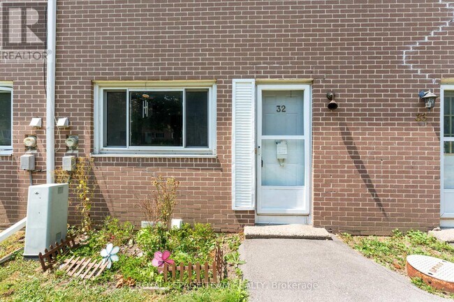 Building Photo - 258-258 Queen Mary Rd