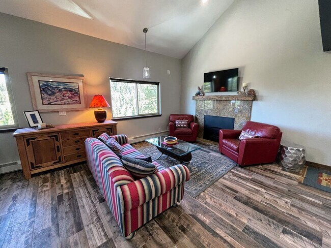 Building Photo - Beautiful Lake Tahoe 3 bedroom condo!