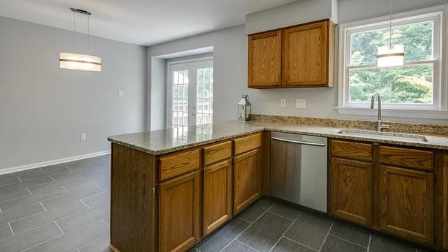 Building Photo - 1353 Templeton Pl