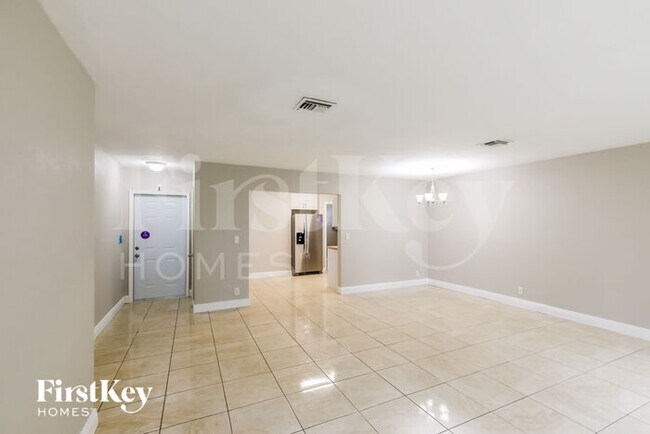 Foto del edificio - 4901 NW 12th St