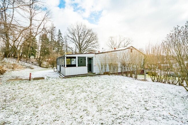 Building Photo - AVAILABLE OCT 1ST!! BEAUTIFUL 4 BEDROOM IN...