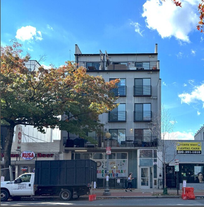 Building Photo - 2 BR/2 BA Condo in Columbia Heights!