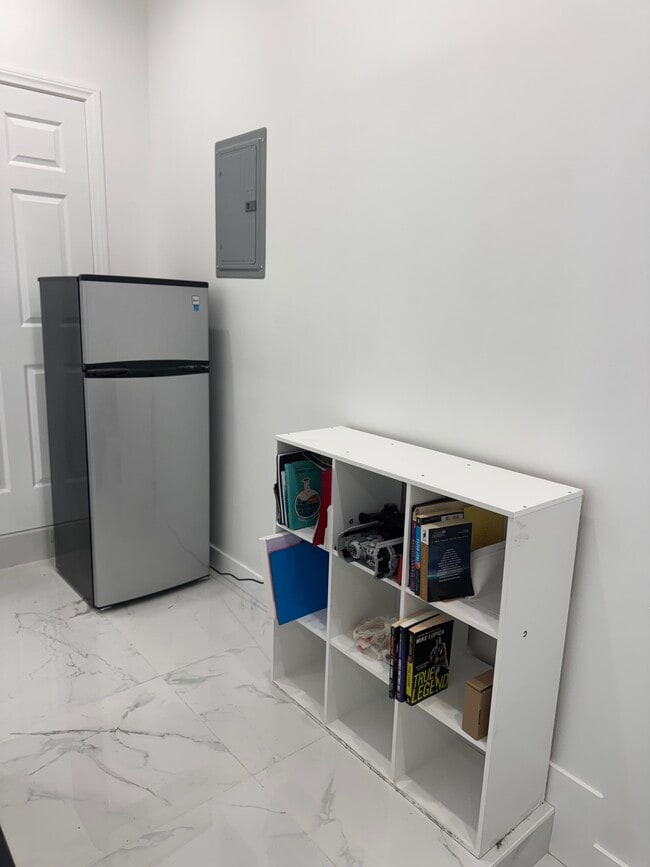 Building Photo - 4525 Dunsmore Ave