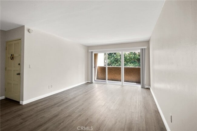 Foto del edificio - 1001 W MacArthur Blvd