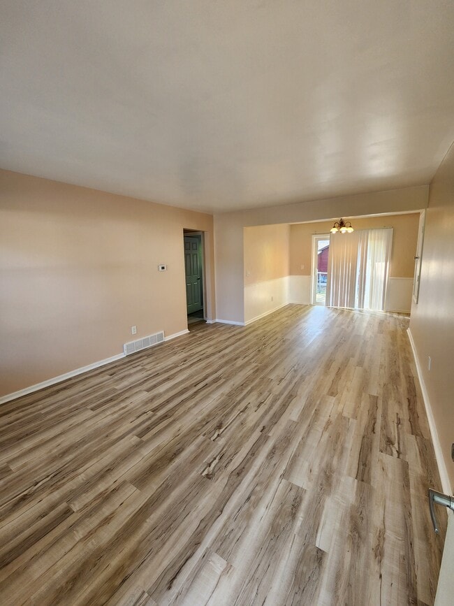 Sala de estar - 1345 Carriage Hill Dr SE