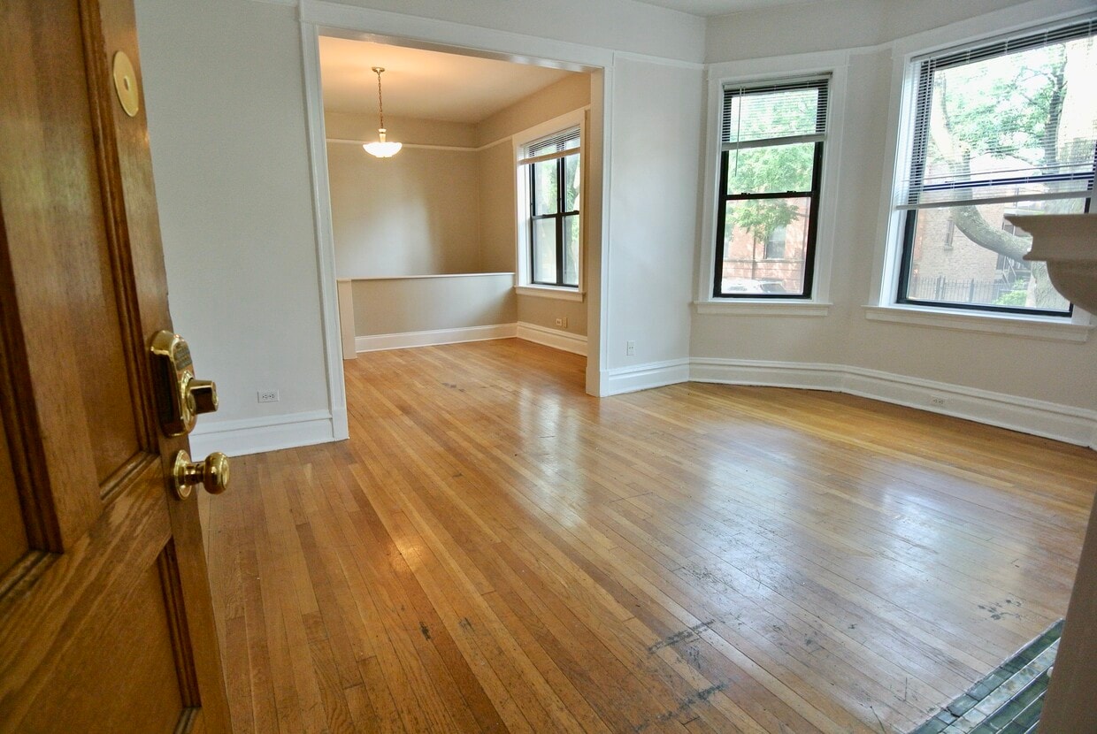 Primary Photo - 3809 N Lakewood Ave #1