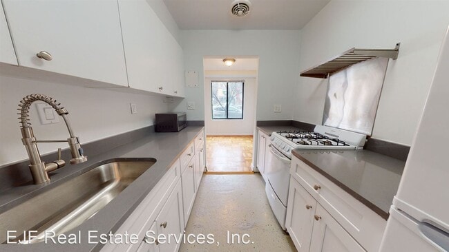 Building Photo - Studio, 1 bath House - 5112 MacArthur Boul...