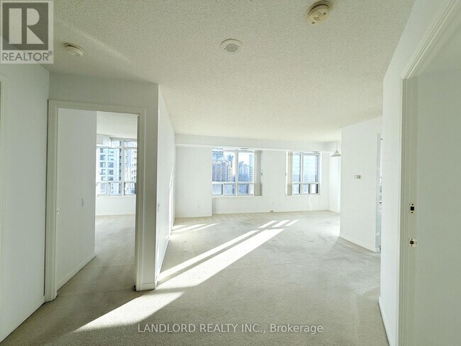 Building Photo - 8 Hillcrest Ave