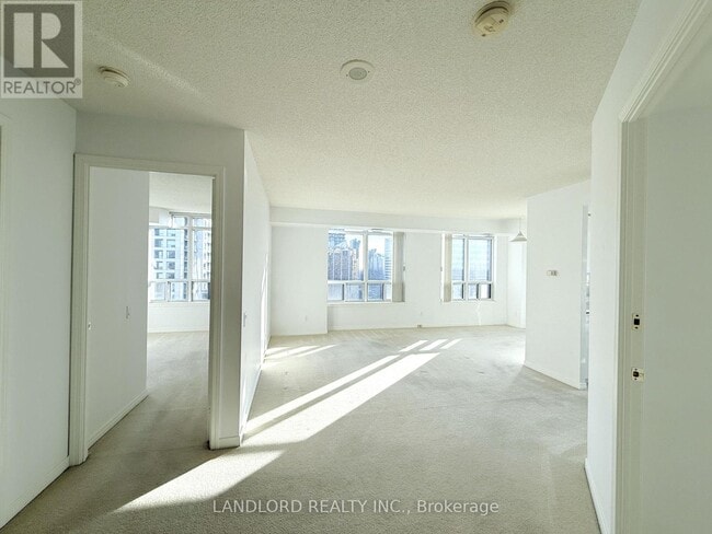 Photo du bâtiment - 8 Hillcrest Ave