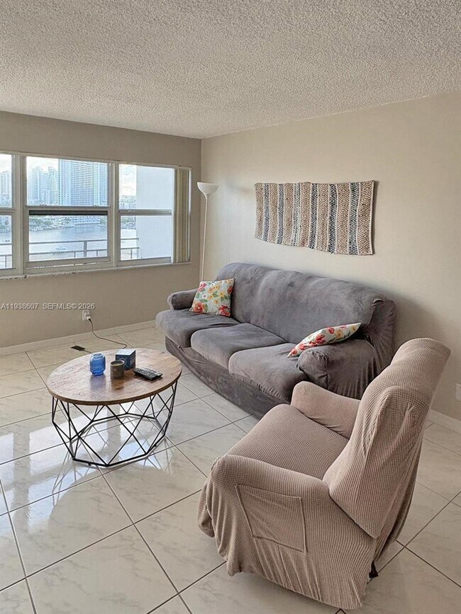 Foto del edificio - 401 Golden Isles Dr