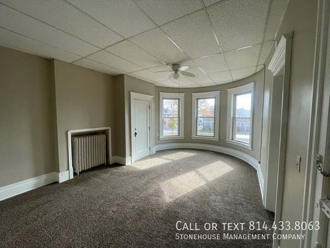 Building Photo - 440 W 10th St