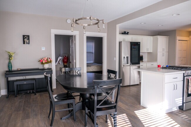 Foto del edificio - 5530 N Haight Ave