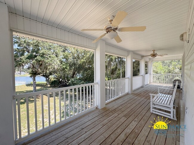 Building Photo - Furnished 4BR Waterfront Home in Fort Walt...