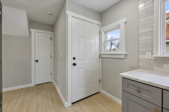 Foto del edificio - 143 Johnston Ave