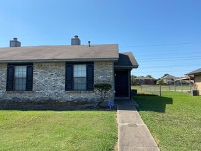 Building Photo - 1112 Valley View Dr