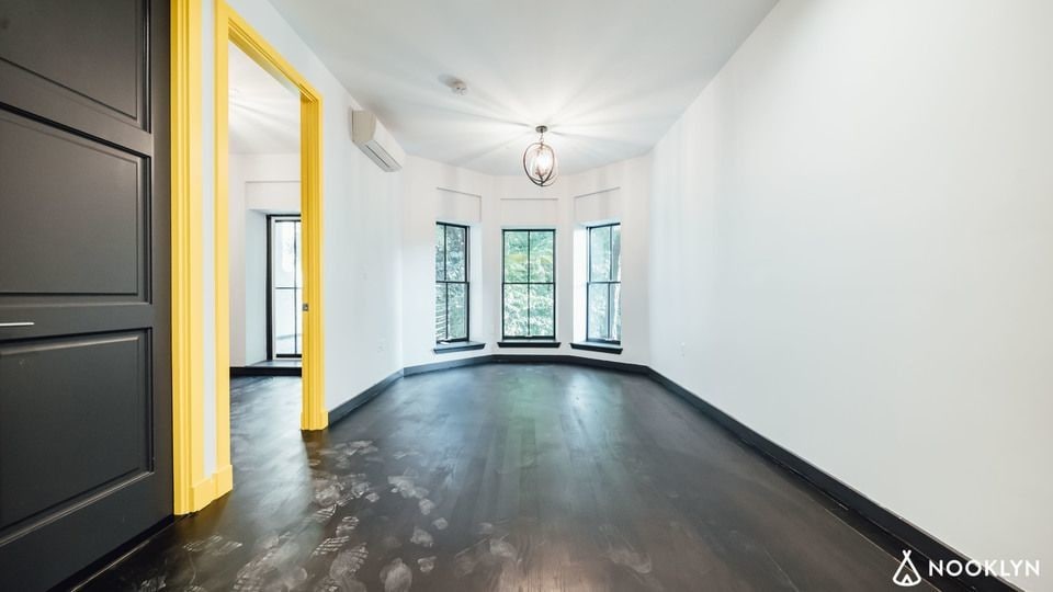 Primary Photo - 1294 Park Pl