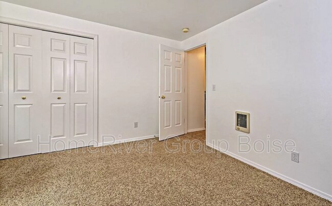 Building Photo - 6603 W Clinton Ln