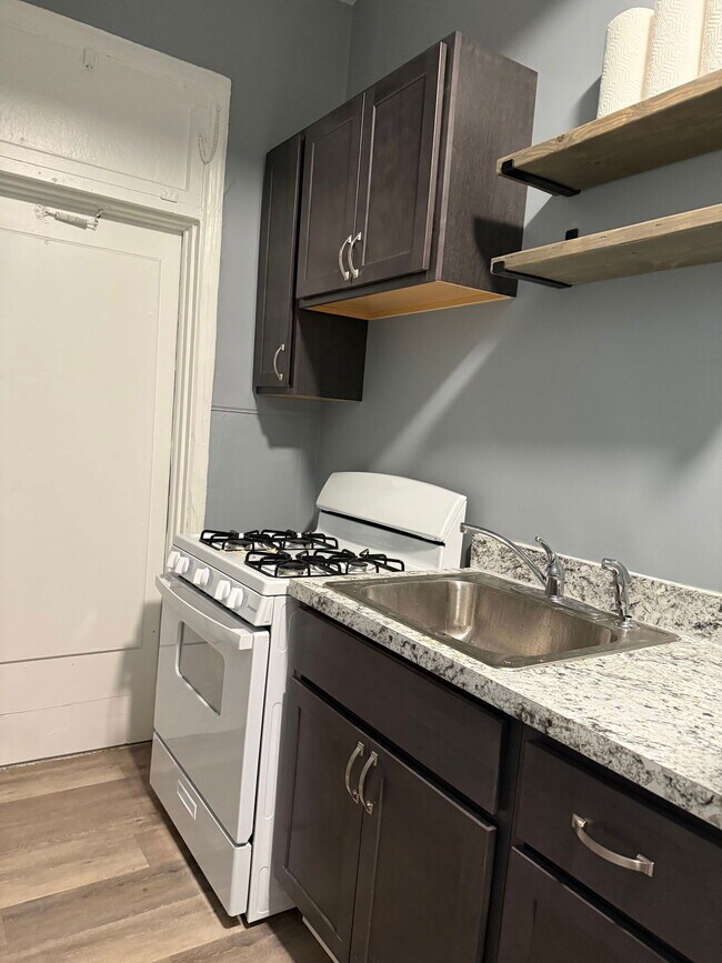 Foto del edificio - 446 N Duke St