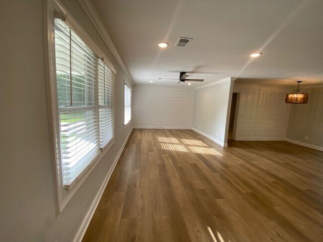 Foto del edificio - Welcome to this charming 3-bedroom, 1-bath...