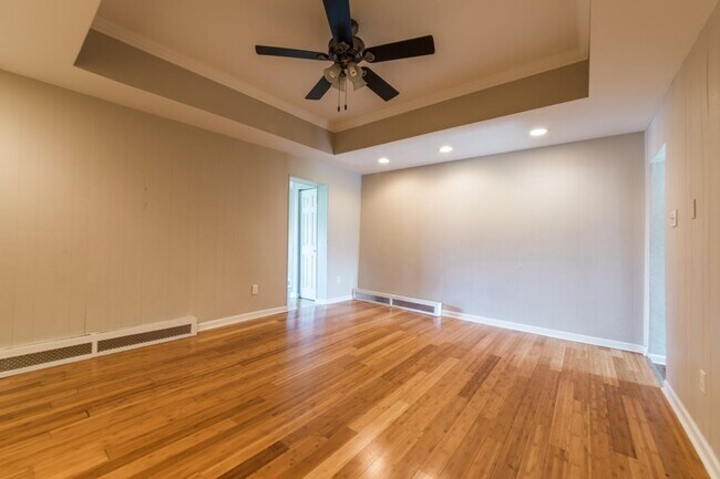 Foto del edificio - AVAILABLE NOW  - Gorgeous 3 Bedroom, 1.5 B...