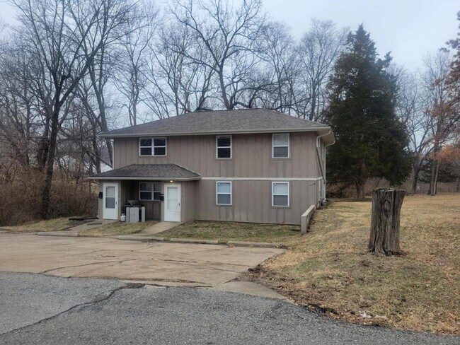 Building Photo - 1018 E Stone St