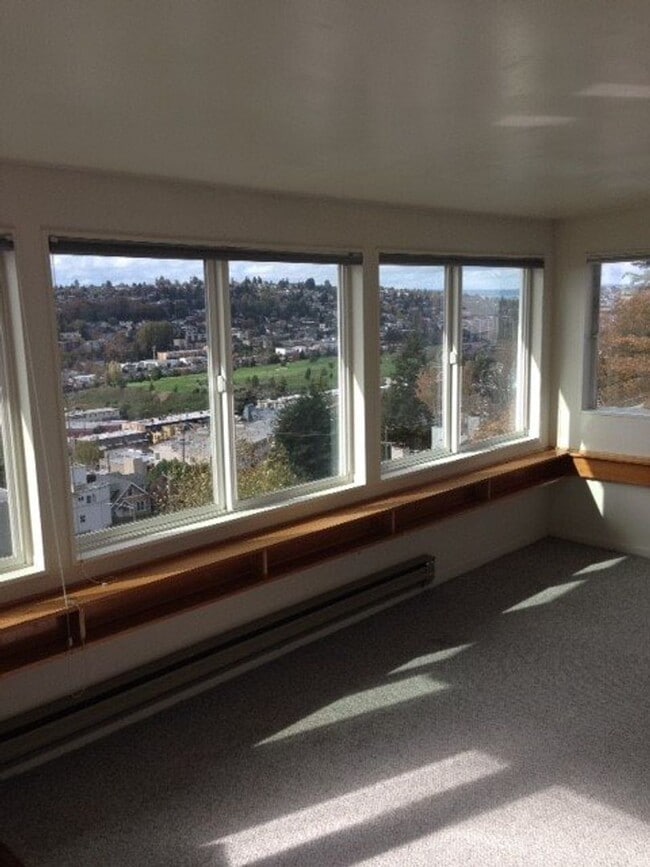 Building Photo - SKIRVIN TRIPLEX