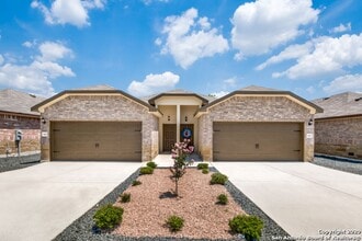 Building Photo - 1105 Burek Cross
