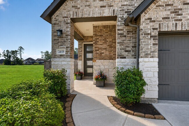 Foto del edificio - 24638 Carleton Lake Ln