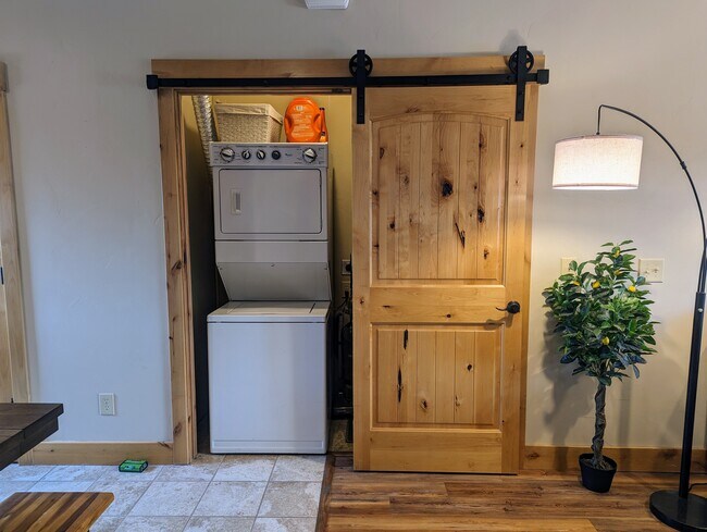 Foto del edificio - 182 S 6th St