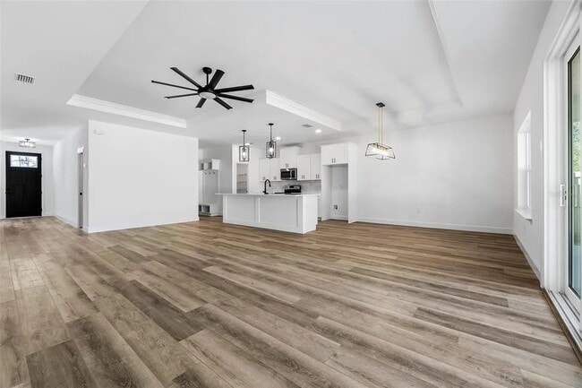 Building Photo - 6670 SW 13th Ln