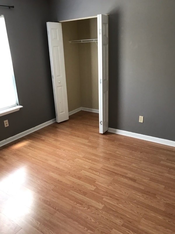 Building Photo - 205 Fox Run Rd