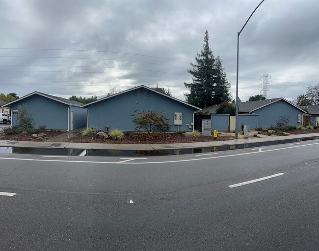 Foto del edificio - 2516 Standiford Ave