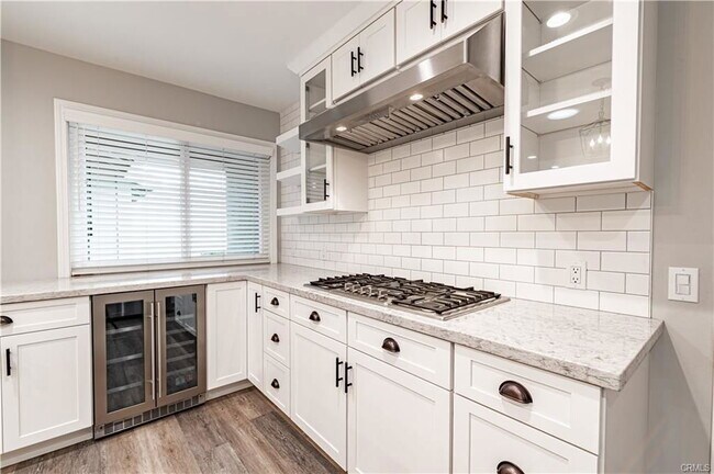 Foto del edificio - 4580 Hazelnut Ave