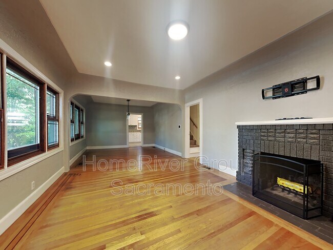 Building Photo - 1637 47th St
