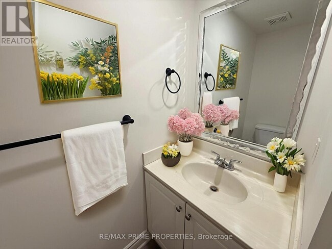 Building Photo - 17 Debden Rd