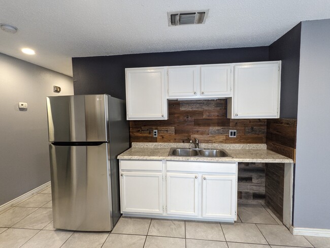 Kitchen Sink area - 2555 Corian Glen Dr