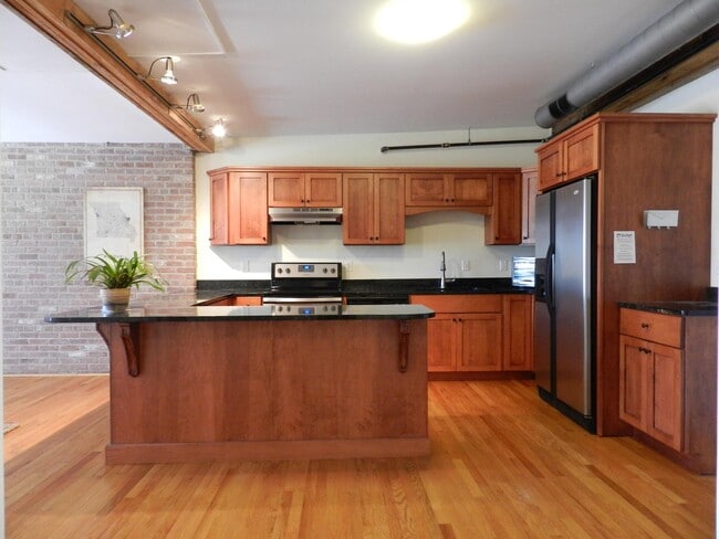 Building Photo - 505 Fay St