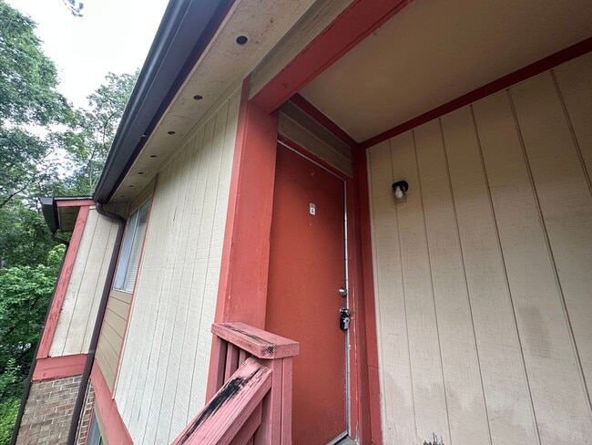 Building Photo - 749 Pointe Ct