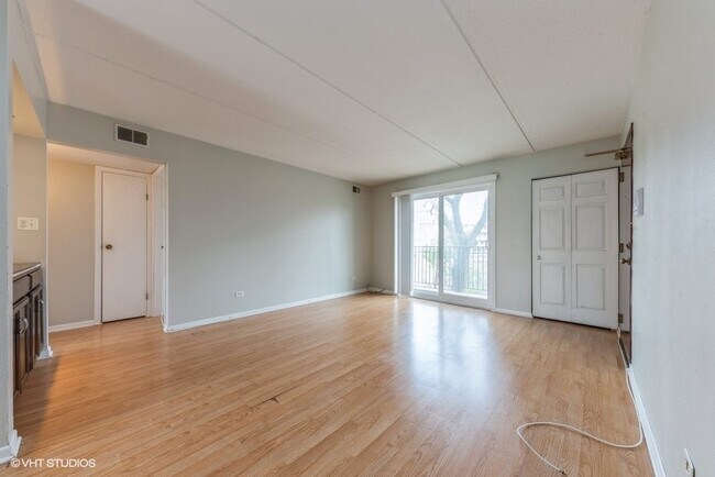 Building Photo - 5513 Chateau Dr