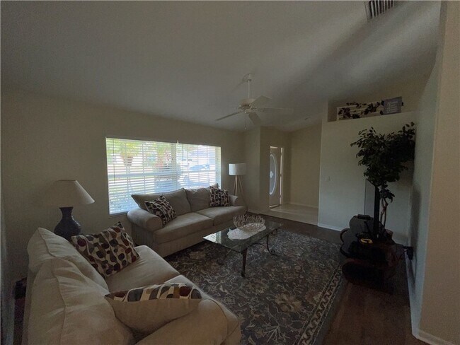 Foto del edificio - 962 Montrose Ave