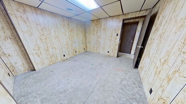 Building Photo - 1st Floor Apartment
