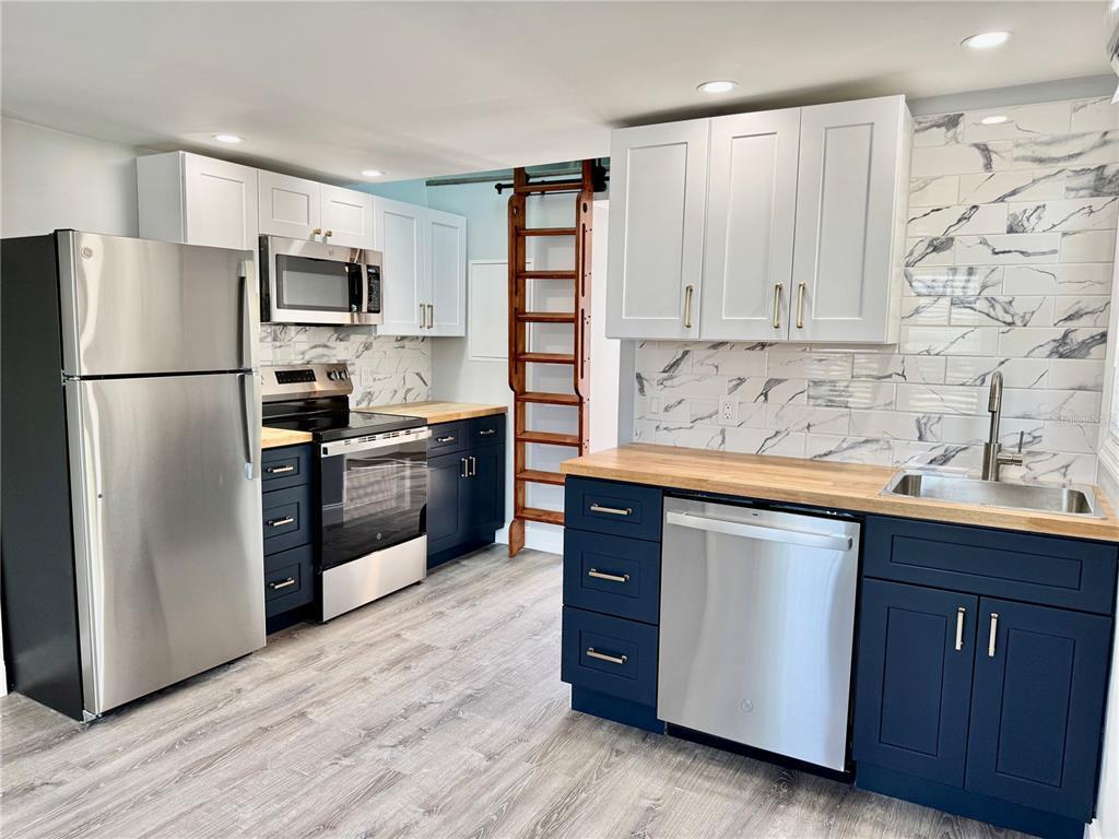 Foto principal - 119 125th Ave