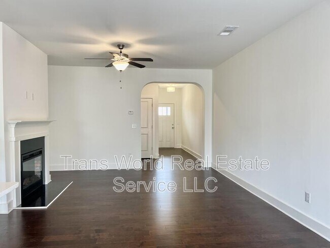 Foto del edificio - 123 Auburn Run Ln
