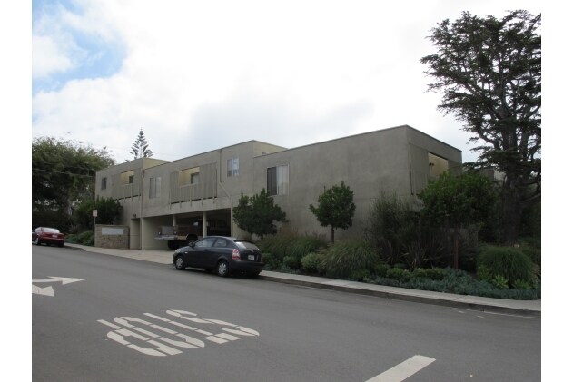 Foto del edificio - 396 Cypress Dr