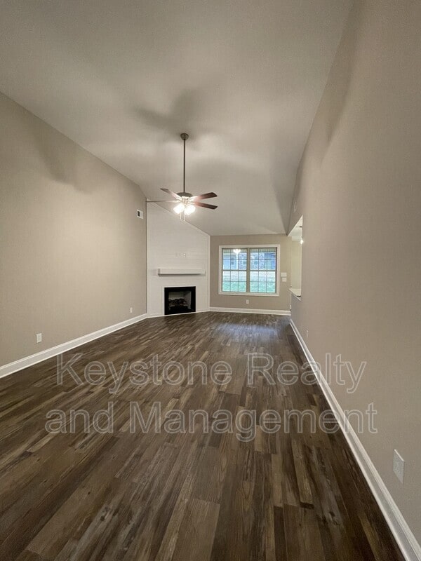 Building Photo - 812 Lillian Grace Dr