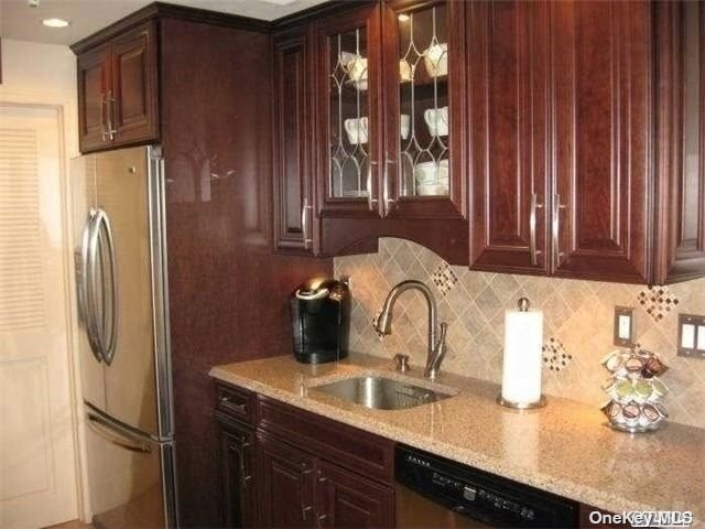Foto del edificio - 425 Clubhouse Ct
