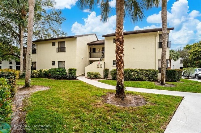 Building Photo - 3463 Cocoplum Cir