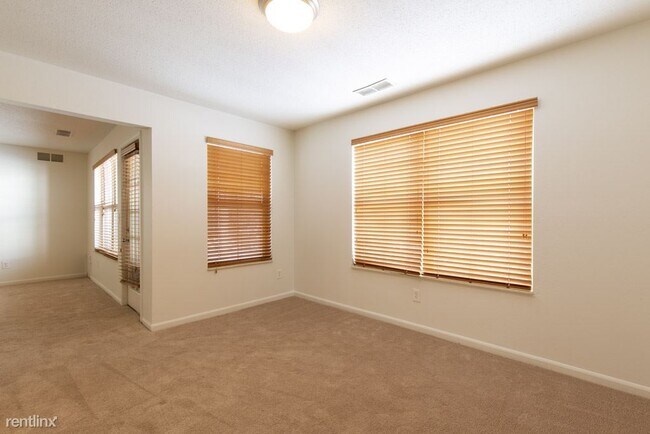 Foto del edificio - 127 Fieldcrest St